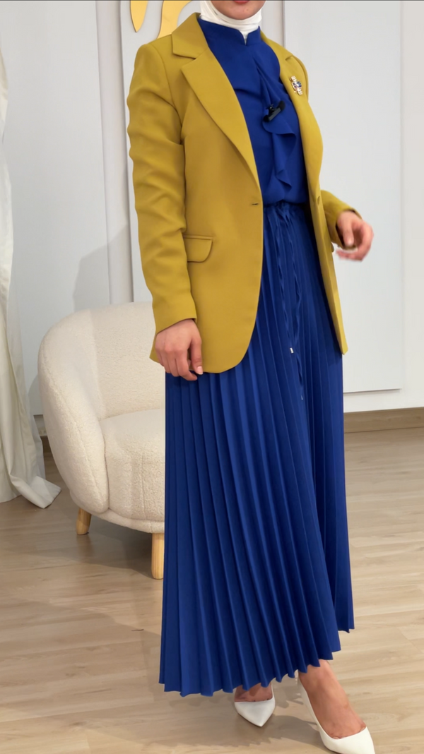 طقم بليزر كركمي مع بلوزة وتنورة چويتي