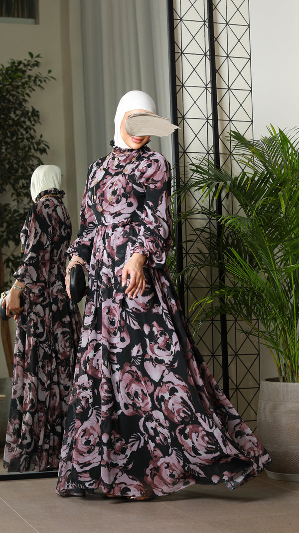 ⁨⁨فستان شيفون اسود على ورد⁩⁩