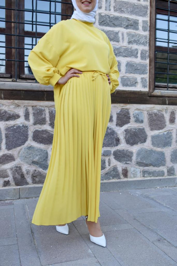 طقم بلوزة وتنورة لون أصفر