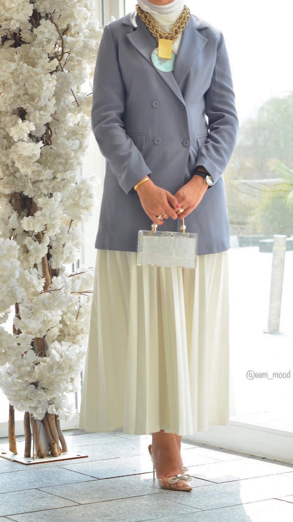 ⁨⁨⁨⁨طقم بليزر رمادي مع تنورة بيضة بليسيه⁩⁩⁩⁩
