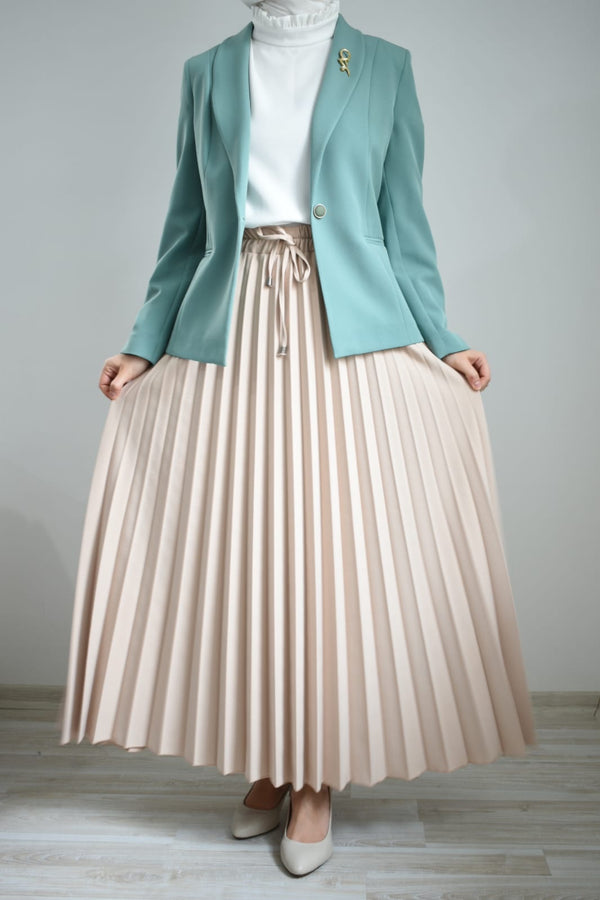 طقم بليزر مع تنورة بليسيه