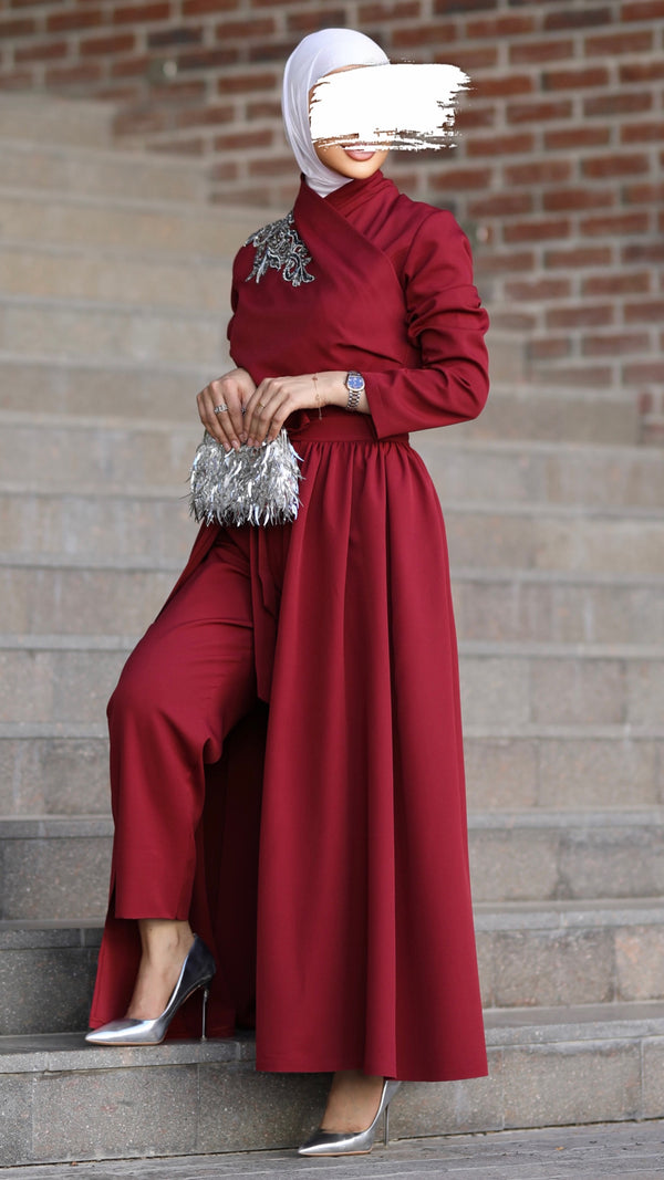 ⁨⁨⁨⁨جمب سوت  عنابي مع نقشة عالكتف⁩⁩⁩⁩