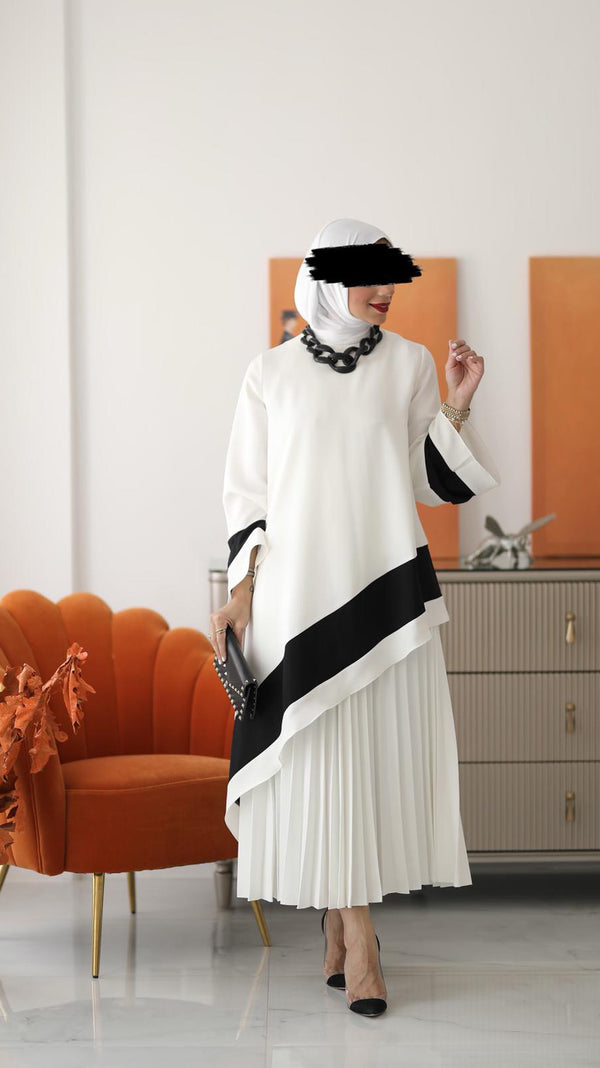 ⁨⁨توب ابيض مع لاين اسود⁩⁩