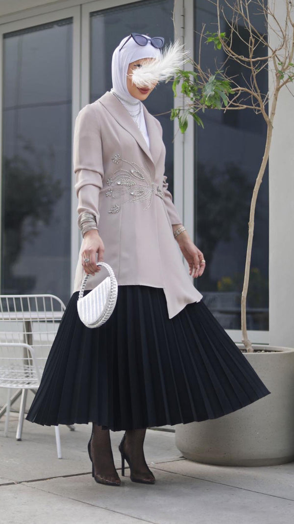 ⁨⁨⁨⁨طقم بليزر دايموند بيج مع تنورة سودة بليسيه⁩⁩⁩⁩