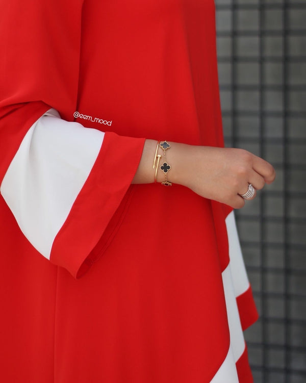 ⁨⁨⁨توب احمر مع لاين اسود⁩⁩⁩